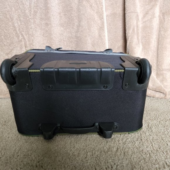 High Sierra Green & Black Luggage - 15" Carry-on & 28" Suitcase - Picture 10 of 11